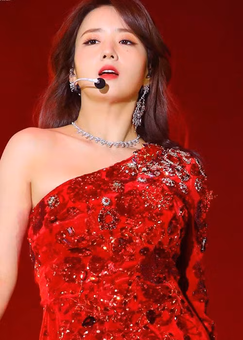 Thành viên nhóm nhạc Apink sở hữu body thon gọn.