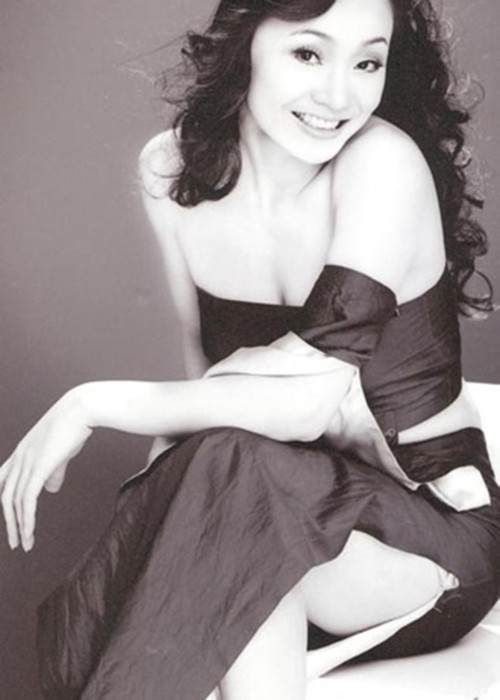 Ngoài khả năng diễn xuất, cách đây 20 năm, Quách Thu Phương còn được chú ý bởi nhan sắc. Cô sở hữu vẻ đẹp đài các, kiêu sa của thiếu nữ Hà thành.