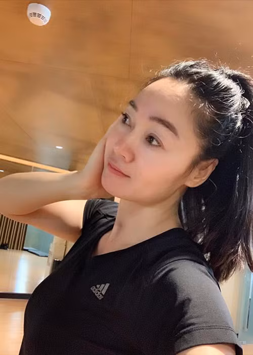 Gương mặt mộc của bà mẹ hai con được khen ngợi.