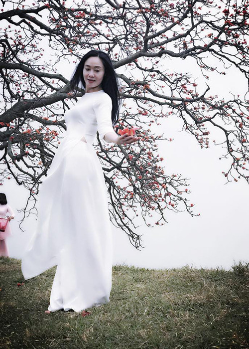 Nhờ tập luyện yoga và sự ủng hộ từ phía gia đình, nữ diễn viên cân bằng được cuộc sống, sức khỏe cũng ngày càng cải thiện.