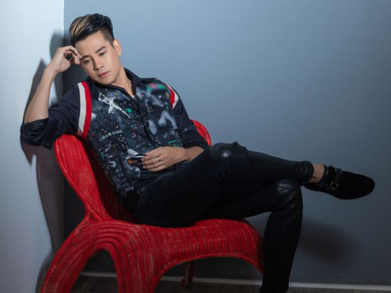 Trong những năm qua Phùng Ngọc Huy tập trung vào ca hát ở Mỹ.