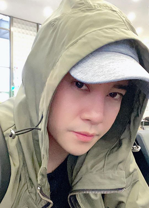 Tình cũ của Mai Phương bị khủng hoảng trước làn sóng tẩy chay, phản đối. Thậm chí một nhóm người nào đó đến đập cửa nhà Phùng Ngọc Huy, các show diễn của anh bị hủy hết.