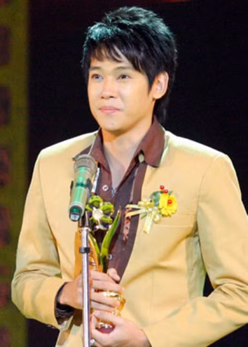 Với vai Quốc - chàng công tử điển trai, quậy phá nhưng chân thành khi yêu trong phim “Cổng mặt trời”, Phùng Ngọc Huy được khán giả yêu thích và nhận được giải Mai Vàng năm 2010. Ảnh: Người lao động