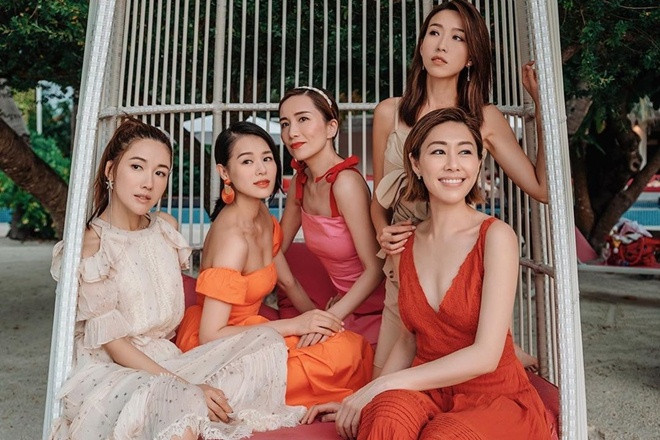 Đây là chuyến du lịch sang chảnh duy nhất của cô đào trong năm 2019 vừa qua. Ngoài đời, Hồ Định Hân là bạn tốt của Diêu Tử Linh và Hồ Hạnh Nhi.