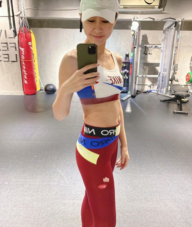 Để có được hình thể đẹp, Hồ Định Hân phải kiên trì tập luyện trong hàng tháng trời và ăn kiêng triệt để. Thời gian rảnh rỗi, cô đều đến phòng tập gym để rèn luyện.