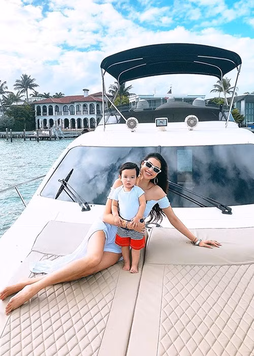 Gần đây, trên trang cá nhân, Hoa hậu Phạm Hương thường khoe những chuyến nghỉ dưỡng xa xỉ.