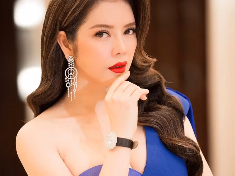 Nữ diễn viên chuyển sang hình ảnh sang trọng, quyến rũ thay vì bốc lửa.