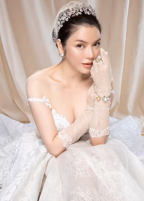 Hình ảnh Lý Nhã Kỳ xinh đẹp khi hóa cô dâu.