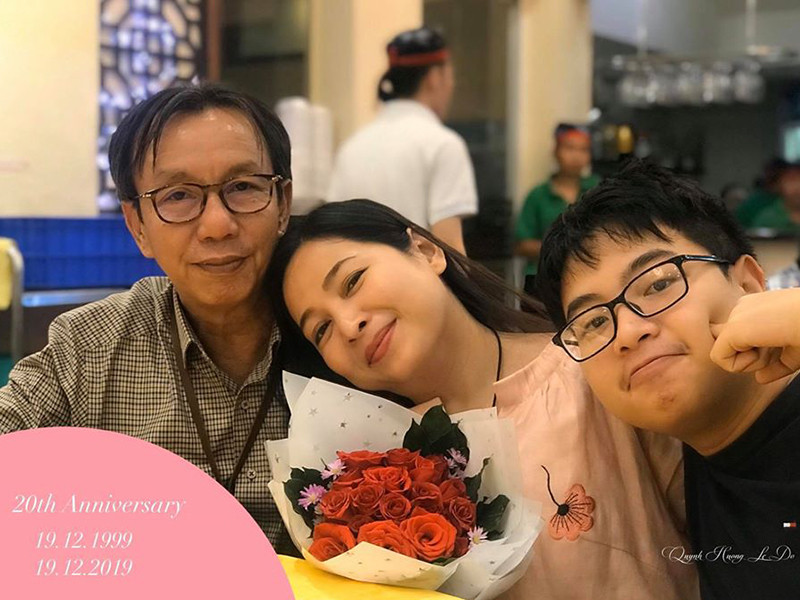 MC Quỳnh Hương tên đầy đủ là Lê Đỗ Quỳnh Hương. Cô là cái tên quen thuộc với các bạn đọc báo Mực Tím, Áo Trắng cách đây khoảng 15 năm. Ngoài ra, Quỳnh Hương còn được biết đến qua vai trò MC "Thay lời muốn nói" trong 19 năm. Mời quý độc giả xem video "Tiên Nguyễn lần đầu lên tiếng sau khi nhiễm Covid-19". Nguồn VTC Now