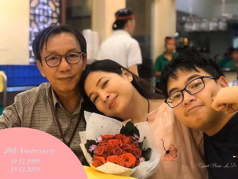 MC Quỳnh Hương tên đầy đủ là Lê Đỗ Quỳnh Hương. Cô là cái tên quen thuộc với các bạn đọc báo Mực Tím, Áo Trắng cách đây khoảng 15 năm. Ngoài ra, Quỳnh Hương còn được biết đến qua vai trò MC "Thay lời muốn nói" trong 19 năm. Mời quý độc giả xem video "Tiên Nguyễn lần đầu lên tiếng sau khi nhiễm Covid-19". Nguồn VTC Now