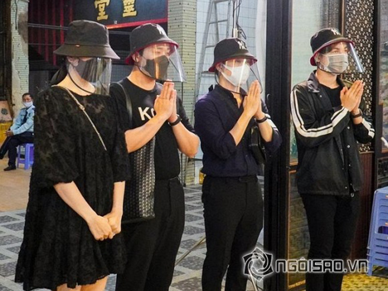 Vợ chồng Trấn Thành - Hari Won đến viếng Mai Phương. Ảnh: Ngôi sao