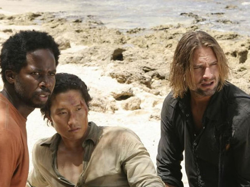 Trong phim, nhân vật Jin Soo Kwon của Daniel là chồng của cô nàng Sun, do nữ diễn viên Hàn Quốc Yun Jin Kim đảm nhiệm.