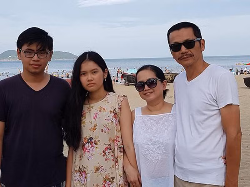 Nghệ sĩ Trung Anh lo lắng đến mức không ngủ được trước khi con trai về Việt Nam.