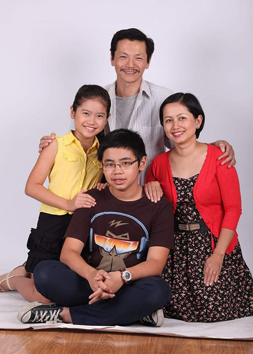 Chia sẻ với Vietnamnet, Trung Anh cho biết, con trai anh cố gắng lắm mới lo được vé để trở về nhà. Tuy nhiên các chuyến bay liên tục bị huỷ hoặc không bay về Việt Nam. Con trai anh bay thẳng từ Phần Lan về Bangkok (Thái Lan).