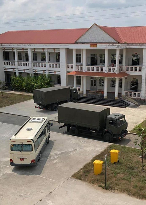 Con trai của Chi Bảo được đưa đi cách ly tập trung. Em chia sẻ với bố thèm các món ăn quê nhà như thịt kho, canh chua.