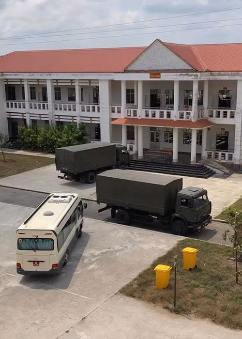 Con trai của Chi Bảo được đưa đi cách ly tập trung. Em chia sẻ với bố thèm các món ăn quê nhà như thịt kho, canh chua.