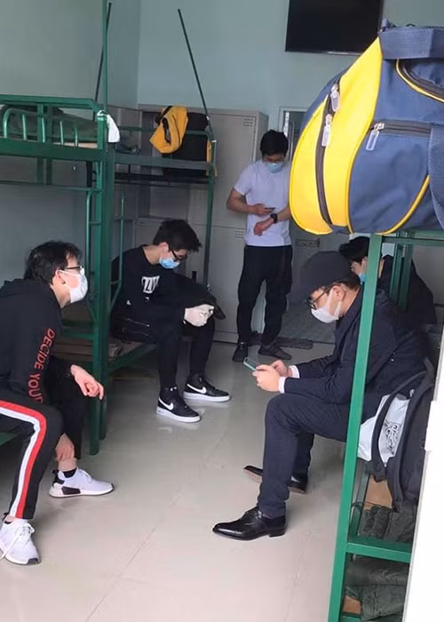 Con trai của Chi Bảo gửi hình ảnh ở nơi cách ly cho gia đình.