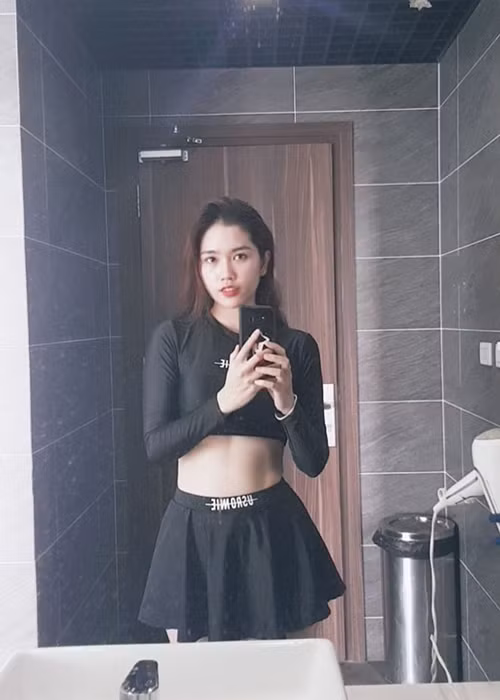 "Hay một “người yêu cũ” gọi điện từ Trung Quốc về nhưng chồng tôi không hề giấu giếm và nói chuyện trước mặt cả tôi. Sự thẳng thắn và rõ ràng chính là điều ở anh làm tôi tin tưởng", Thùy Dương kể thêm.