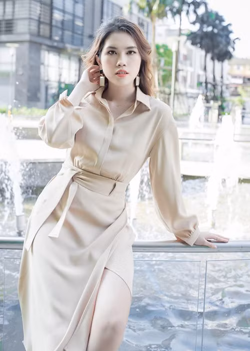 Trước và sau khi kết hôn, khi đi diễn hay ở cuộc sống đời thường, hiếm khi nào Thùy Dương lựa chọn trang phục quá gợi cảm.