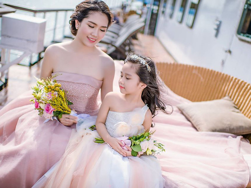 Chia sẻ trên Gia đình xã hội, Thùy Dương cho hay mỗi người có một cách giữ chồng khác nhau nhưng với những người như Minh Tiệp thì ghen tuông hay “gắn camera” giám sát chưa chắc đã hiệu quả. Biết vậy, cô không bao giờ kiểm soát chồng.