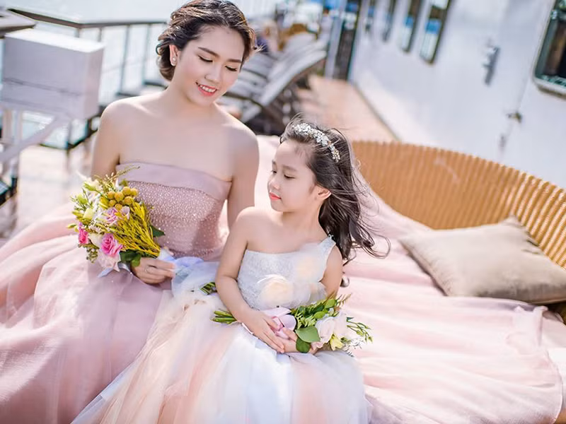 Chia sẻ trên Gia đình xã hội, Thùy Dương cho hay mỗi người có một cách giữ chồng khác nhau nhưng với những người như Minh Tiệp thì ghen tuông hay “gắn camera” giám sát chưa chắc đã hiệu quả. Biết vậy, cô không bao giờ kiểm soát chồng.