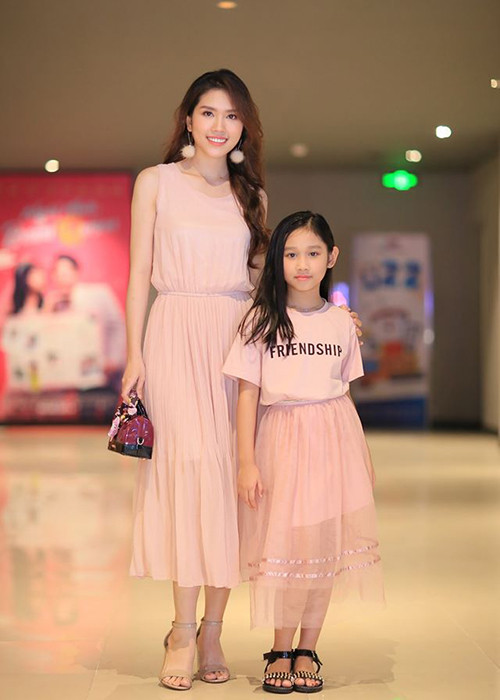 Bà xã của Minh Tiệp còn tôn trọng những sở thích của chồng như đi bar bởi cô cho rằng đó là niềm vui thư giãn, giải tỏa căng thẳng mệt mỏi của Minh Tiệp. Về phần mình, Minh Tiệp không thay đổi sở thích này nhưng số lần đi ít hơn.