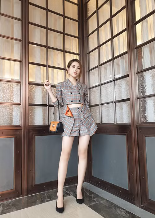 Cô kết hôn với Minh Tiệp vào năm 2011. Trước đó, cả hai hẹn hò khoảng một năm.