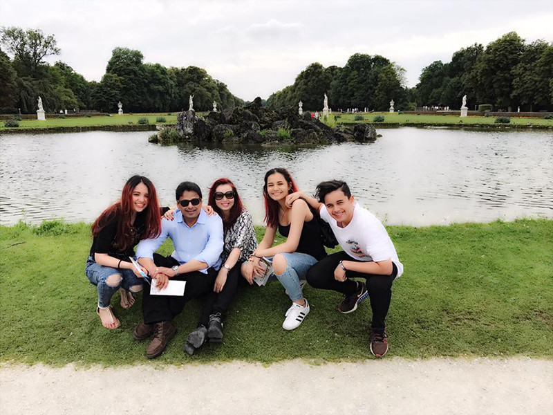 Diệu Hoa và chồng cũng không áp đặt suy nghĩ với con cái. Cả hai luôn giữ bầu không khí dân chủ trong gia đình.