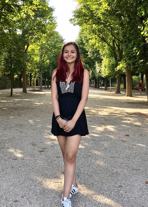 Diệu Ly được khen ngợi sở hữu nhan sắc xinh đẹp.