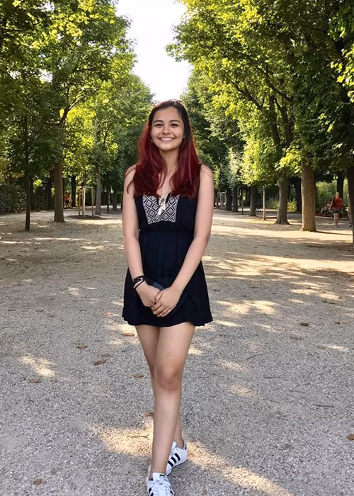 Diệu Ly được khen ngợi sở hữu nhan sắc xinh đẹp.