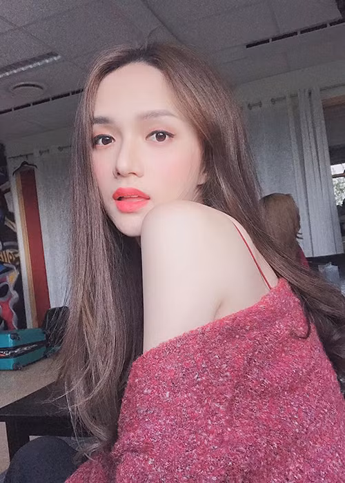 Dù thân hình mỏng manh nhưng Hương Giang vẫn quyến rũ quá đỗi.