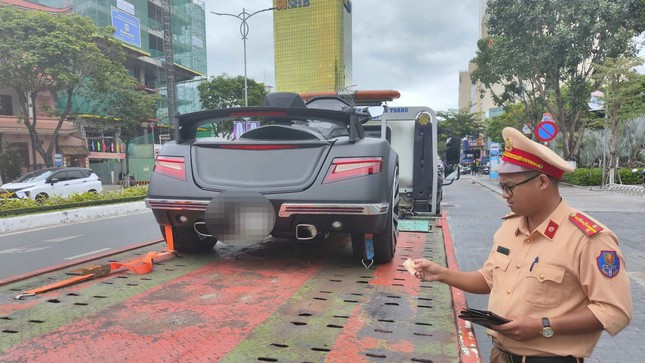 Vượt đèn đỏ ở Đà Nẵng, dàn siêu xe bị phạt 167 triệu đồng Vuot den do o Da Nang, dan sieu xe bi phat 167 trieu dong