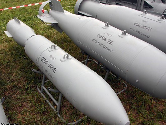 Nhờ sử dụng đầu xuyên độ bền cao và ngòi nổ giữ chậm, bom BETAB sẽ tận dụng động năng cực mạnh để xâm nhập sâu vào trong boong ke, hầm ngầm rồi mới phát nổ để nhằm gia tăng tối đa thiệt hại.