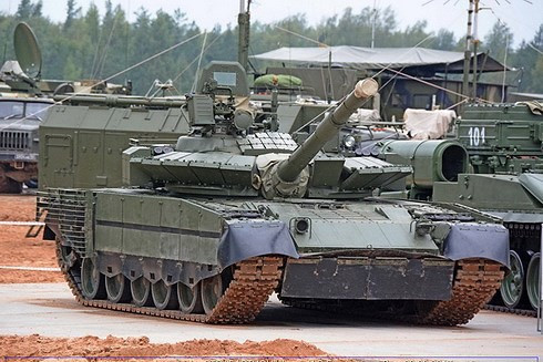Để có được tính năng đặc biệt này, T-80BVM đã trải qua quá trình nâng cấp với nhiều thiết bị tối tân mới cho động cơ. Về khả năng chiến đấu, chiến tăng cũng thay mới hệ thống kiểm soát hỏa lực Sosna-U, Relikt - giáp phản ứng nổ chủ động hiện đại nhất (ERA) của Nga...