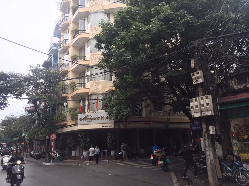 Ha Noi: Chay lon khach san Moonview, nhieu nguoi chay tan loan-Hinh-2
