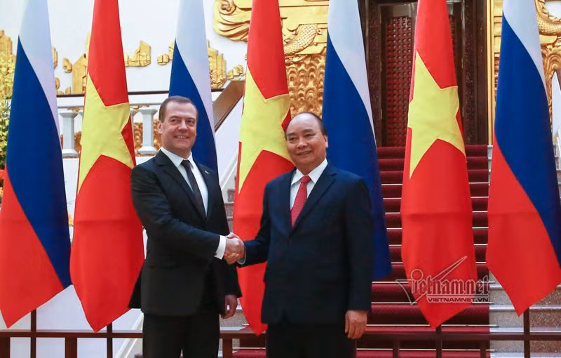 Hinh anh le don chinh thuc Thu tuong Medvedev tham Viet Nam-Hinh-12