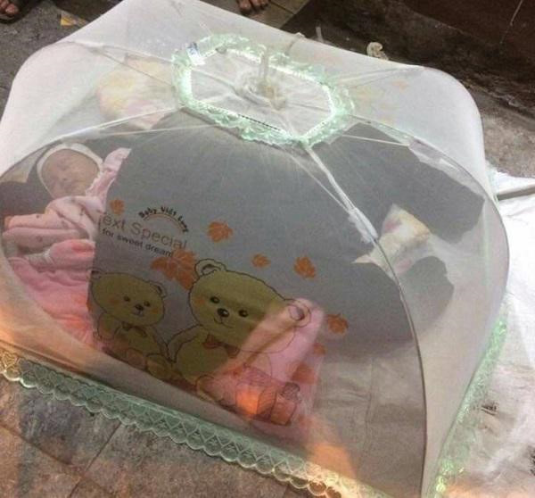 Nguoi me cho con ngu via he co dau oc khong binh thuong-Hinh-3