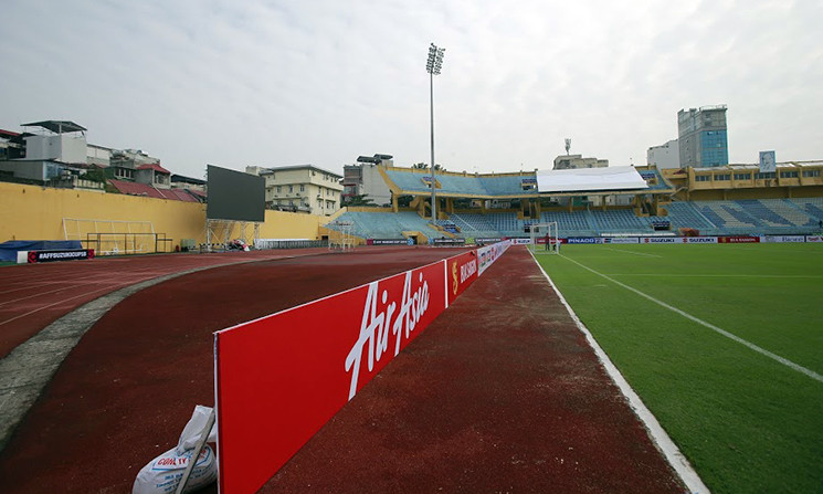 Để thuận lợi hơn cho khán giả theo dõi trận đấu ban tổ chức đã lắp thêm một hệ thống đèn led khác ở khán đài C.