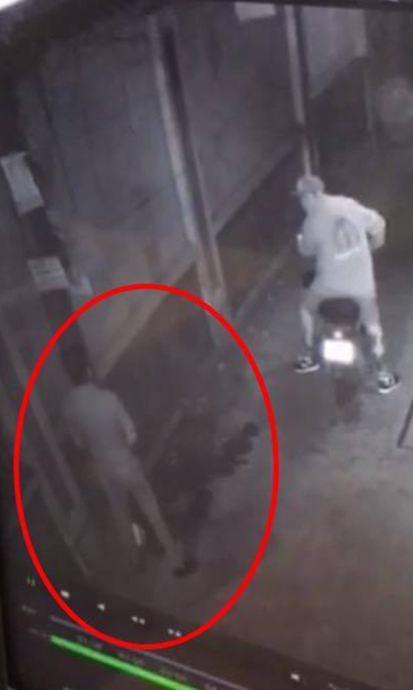 Nghi di tieu bay bi nhac nho, tuoi xang dot nha nguoi khac-Hinh-2