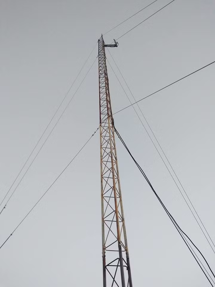 Giam doc taxi Nguyen Minh lap cot ang ten: Trach nhiem phuong o dau?