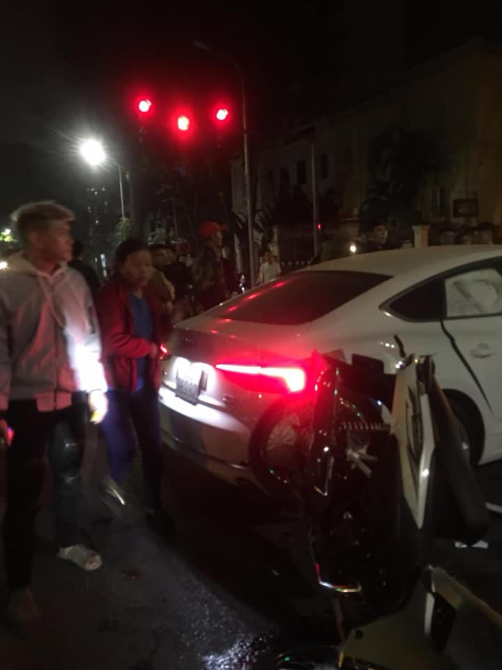 Xe sang Audi Q5 gay tai nan lien hoan, thieu nu 18 tuoi tu vong