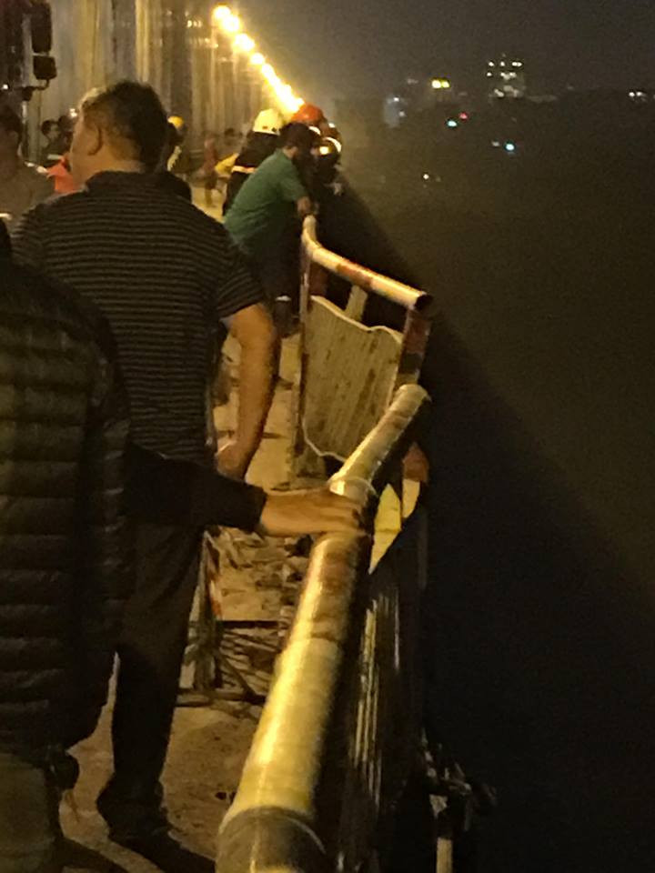 Xem lai cuoc tim kiem xe o to lao qua cau Chuong Duong-Hinh-2