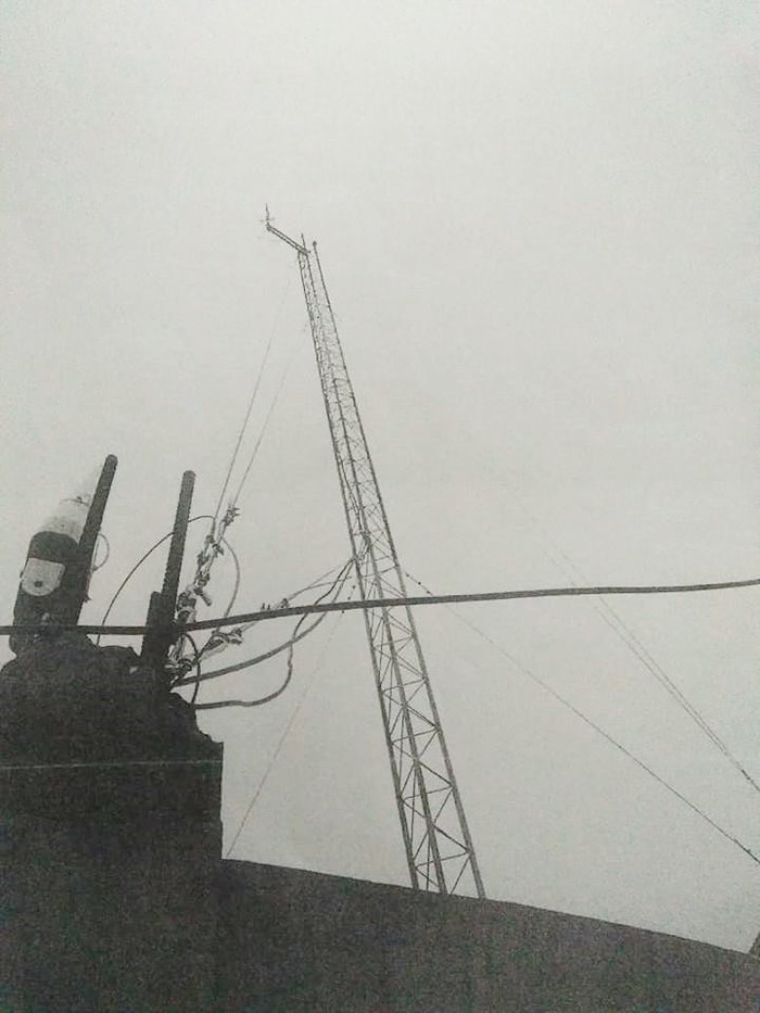 Nguoi dan nom nop lo so song duoi cot ang ten cua Giam doc taxi Nguyen Minh