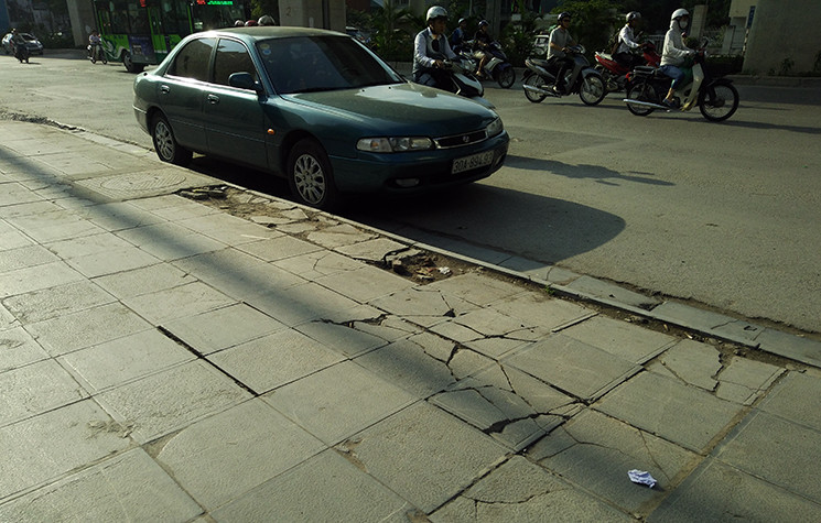 Nhìn cảnh tượng này người dân rất khó để tin đá lát tự nhiên bền tới 70 năm?