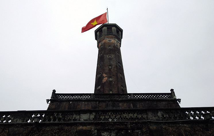 Cột cờ Hà Nội hay còn gọi là Kỳ đài Hà Nội, là một trong những di tích lịch sử cấp quốc gia cũng đang bị bôi bẩn bởi.