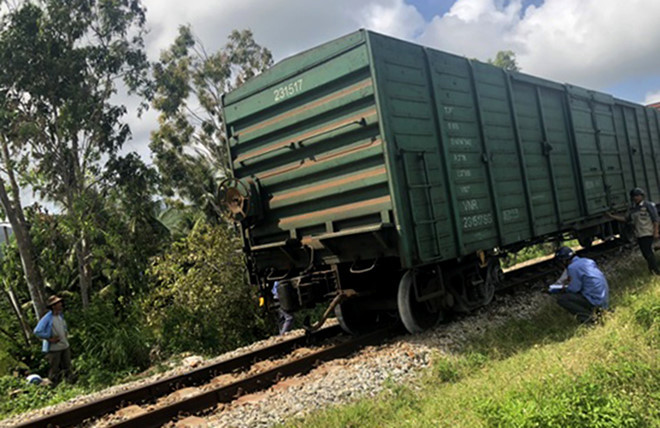 Tau cho hang trat banh, duong sat Bac - Nam tac nghen nhieu gio