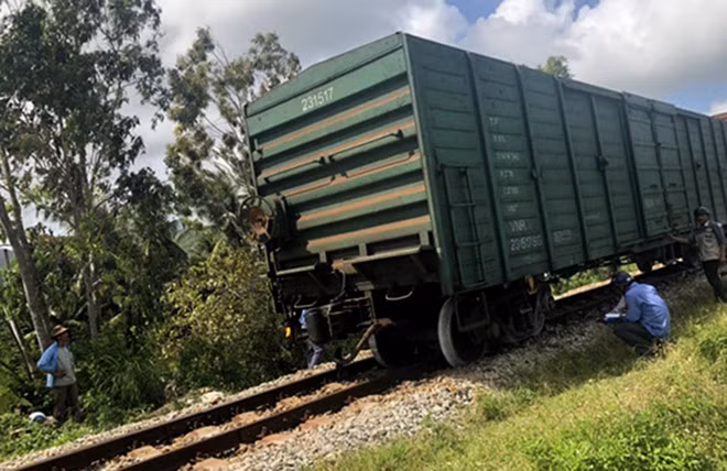 Tau cho hang trat banh, duong sat Bac - Nam tac nghen nhieu gio