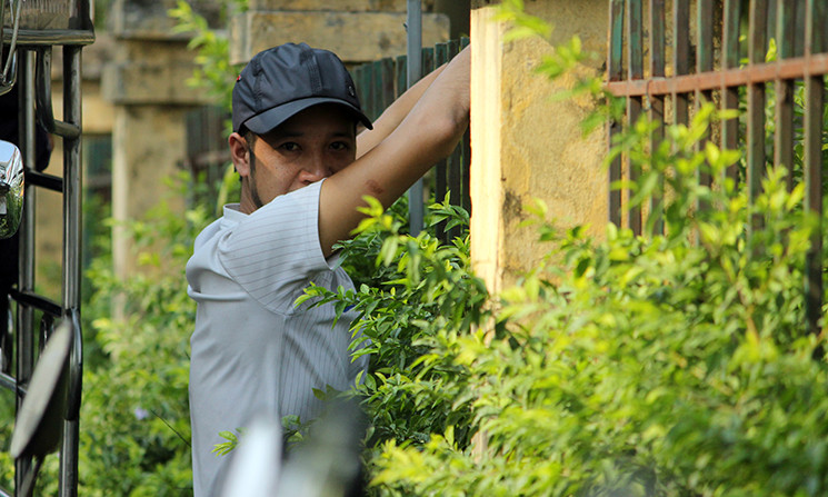 Tuy nhiên theo người hâm mộ, đến khoảng 10h26 cùng ngày, khi người hâm mộ truy cập vào hệ thống bán vé online của ban tổ chức thì nhận được thông báo vé đã bán hết.