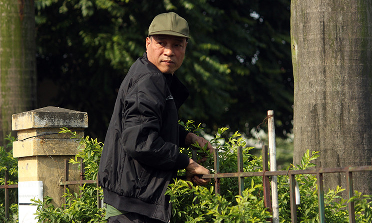 Cổ động viên quá khích, bức xúc do không mua được vé online đã kéo nhau đến thẳng trụ sở VFF ở đường Lê Quang Đạo (quận Nam Từ Liêm, TP Hà Nội) đòi mua bằng được vé.