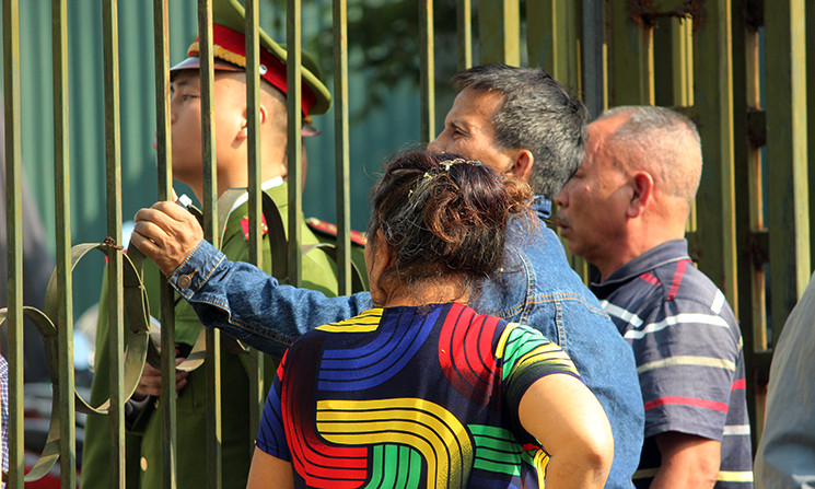 Trước đó, lúc 10h cùng ngày, hệ thống bán vé online của ban tổ chức đã mở để người hâm mộ đặt mua vé xem trận bán kết lượt về AFF Cup 2018 giữa đội tuyển Việt Nam và Philippines tại sân vận động Mỹ Đình.